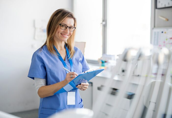 Anesthesiologists Spill The Tea On 75 Of The Most Bizarre Things People Said Under Medication