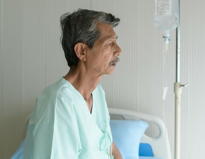 Anesthesiologists Spill The Tea On 75 Of The Most Bizarre Things People Said Under Medication