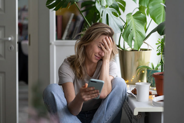 Woman Arranges A Tinder Date For BF And He Has No Idea His Side Chick Is The Same As His Main One Woman Arranges A Tinder Date For BF And He Has No Idea His Side Chick Is The Same As His Main One