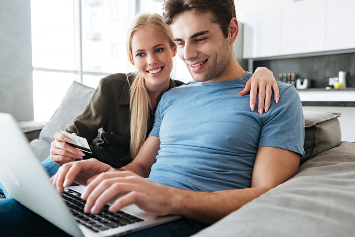 Guy Gets An Apartment So Girlfriend Can Escape Her Chaotic Family, She Almost Ruins Everything Guy Gets An Apartment So Girlfriend Can Escape Her Chaotic Family, She Almost Ruins Everything