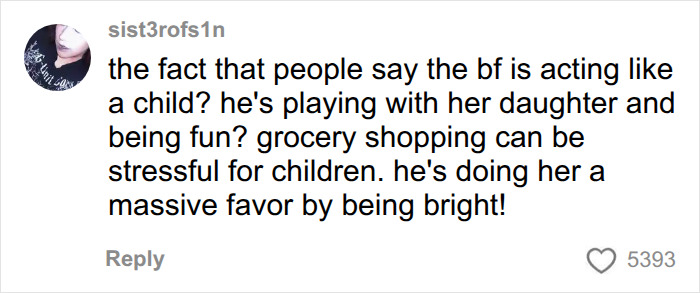 A comment about American parents filling a grocery cart, defending a boyfriend playing with a child during stressful grocery shopping, with 5393 likes. A comment about American parents filling a grocery cart, defending a boyfriend playing with a child during stressful grocery shopping, with 5393 likes.