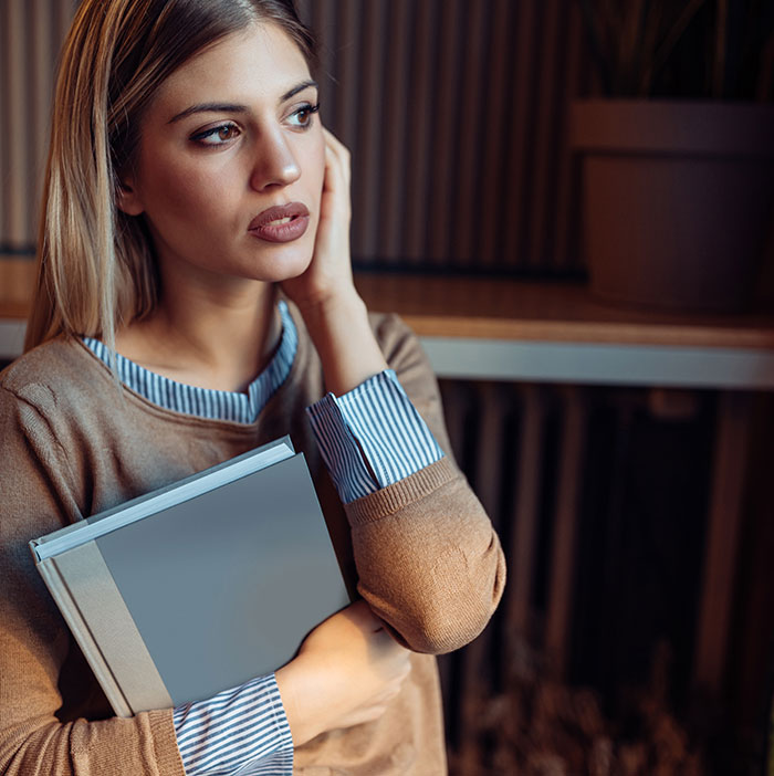 Guy Comes Into Girlfriend's Book Club Just To Embarrass Her, Doesn't See The Big Deal Guy Comes Into Girlfriend's Book Club Just To Embarrass Her, Doesn't See The Big Deal