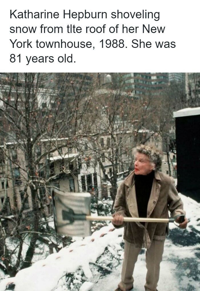 Katharine Hepburn shoveling snow from her roof in 1988, in a remarkable photo showing the past