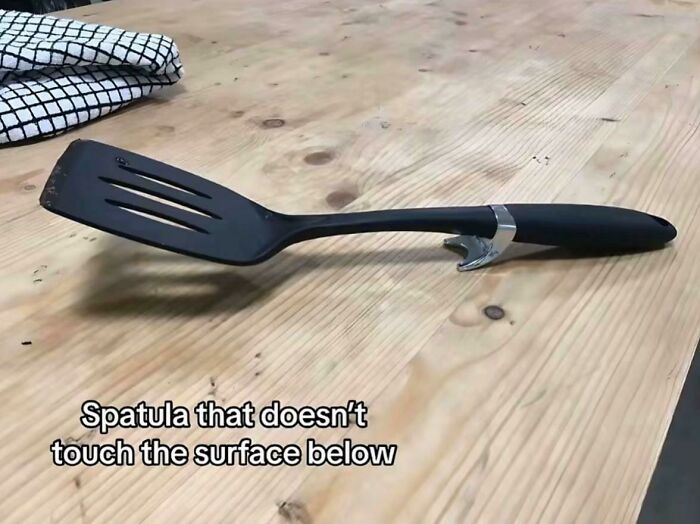 Spatula with a built-in stand that keeps it off the surface for clever kitchen design