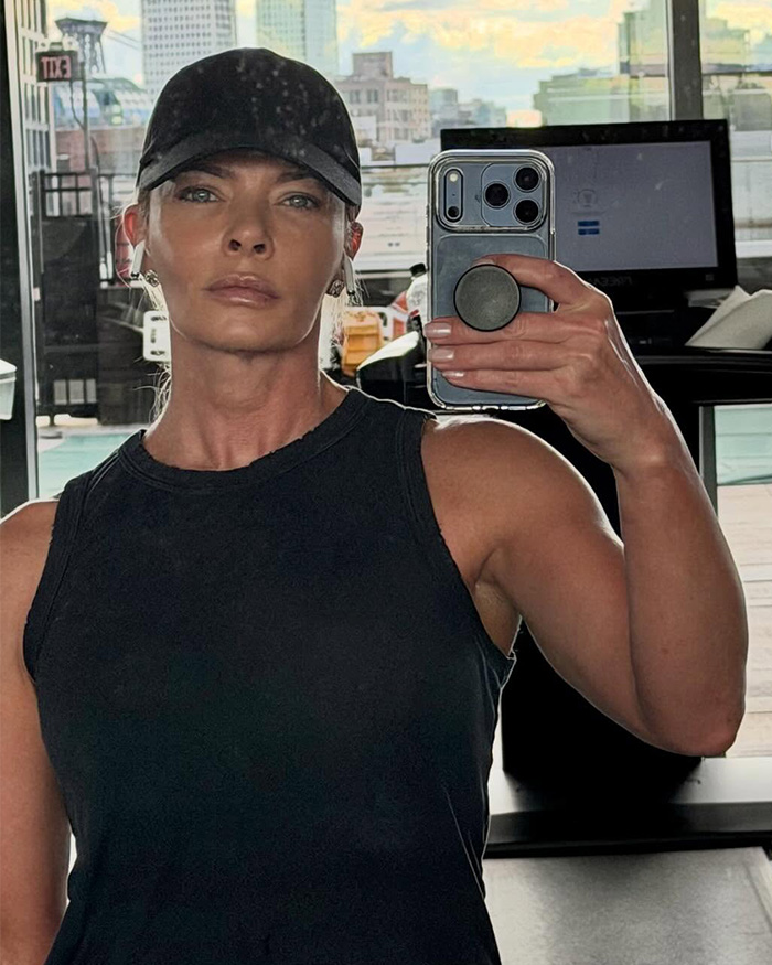 Hollywood actress taking a gym selfie, wearing a black tank top and cap, months after her adult platform debut. Hollywood actress taking a gym selfie, wearing a black tank top and cap, months after her adult platform debut.