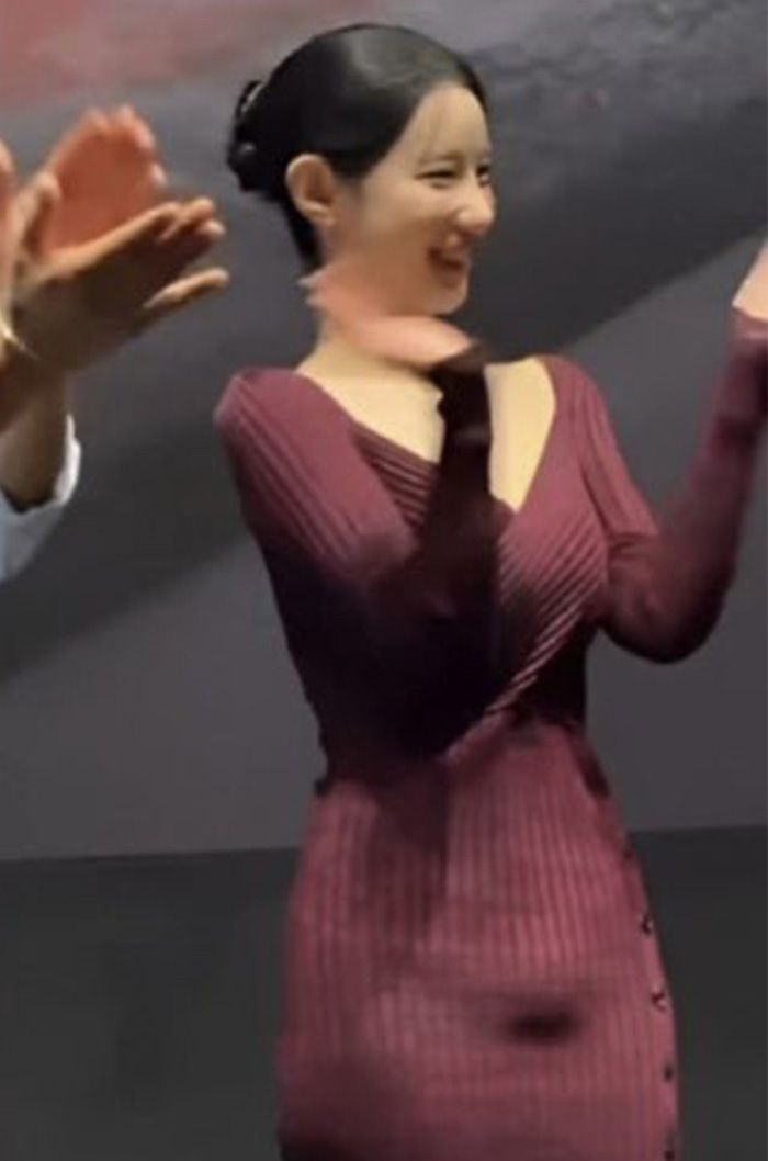 Johyun smiling and clapping at the Karlovy Vary VIP premiere, showcasing her unexpected styling. Johyun smiling and clapping at the Karlovy Vary VIP premiere, showcasing her unexpected styling.