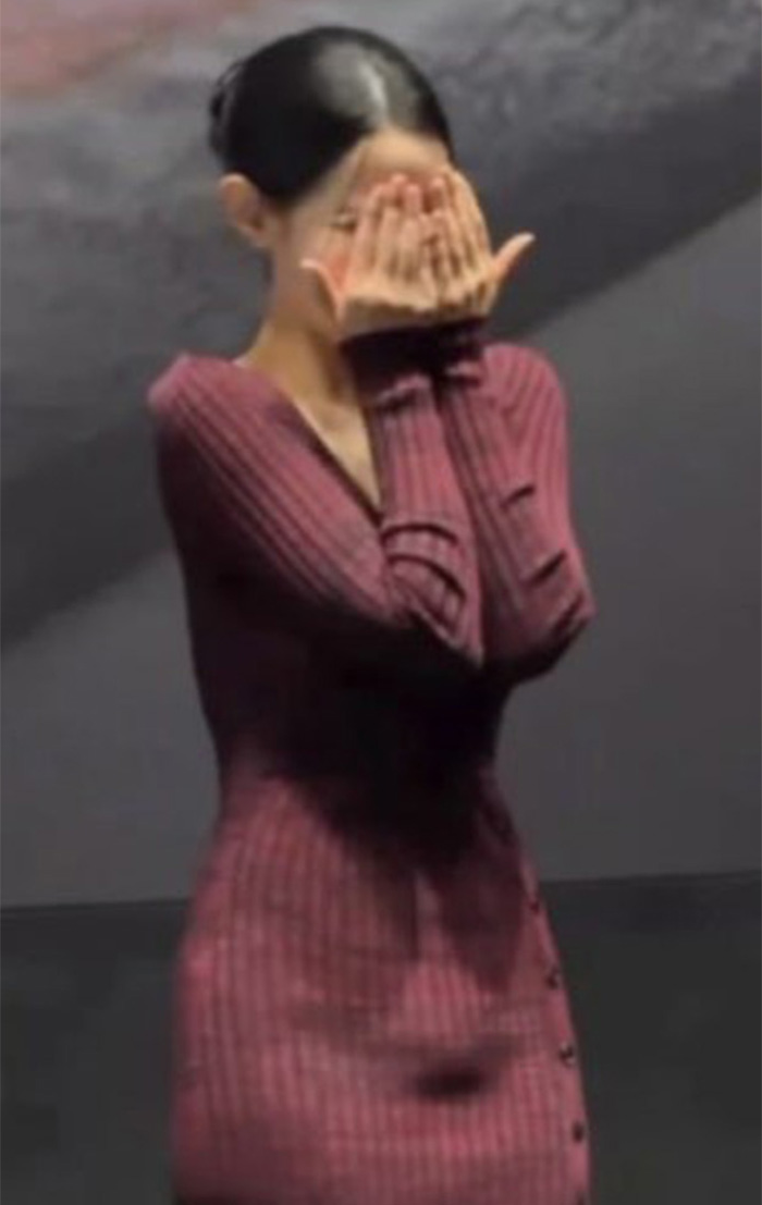 Johyun draws attention at Karlovy Vary VIP premiere in unexpected styling, covering her face shyly. Johyun draws attention at Karlovy Vary VIP premiere in unexpected styling, covering her face shyly.