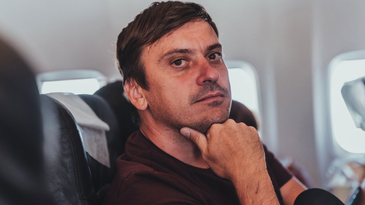 Woman Tries To Ignore Creepy Seatmate Who Won’t Shut Up, Until She Gets Moved And The Reason Surprises Her