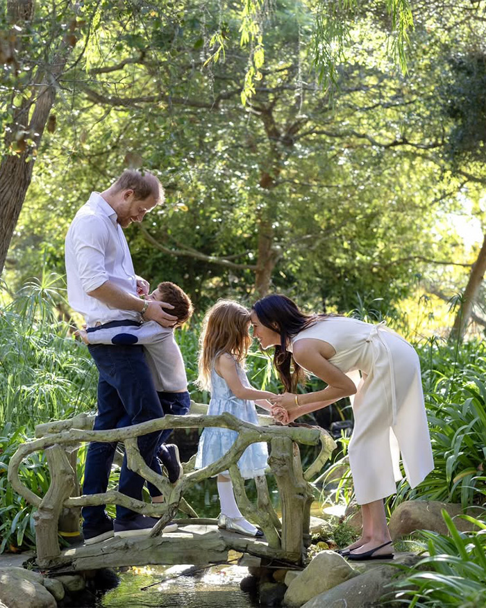 Meghan Markle and Prince Harry with their children, a complaint about their new life in UK. Meghan Markle and Prince Harry with their children, a complaint about their new life in UK.