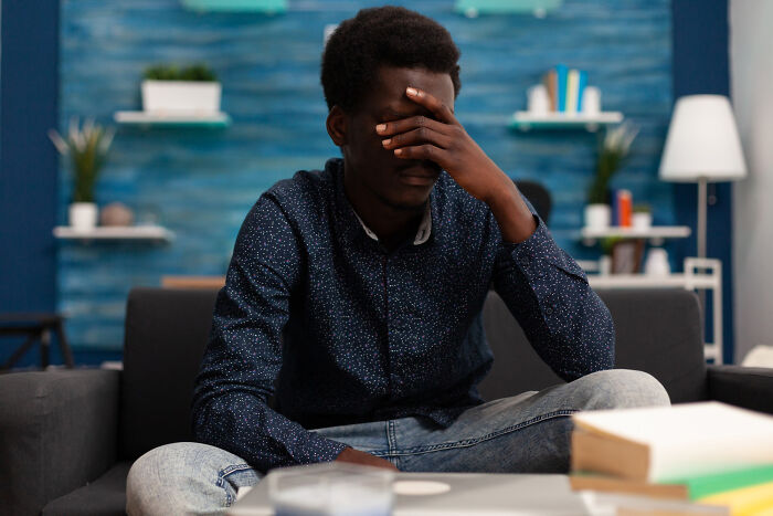 Man sitting alone looking stressed, reflecting on toxic traits in relationships