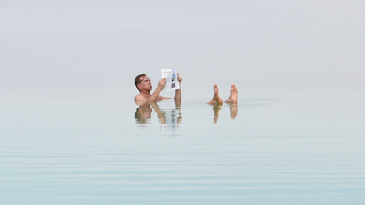 This Photographer Uses Negative Space To Turn Beach Scenes Into Minimalist Art (30 Pics)