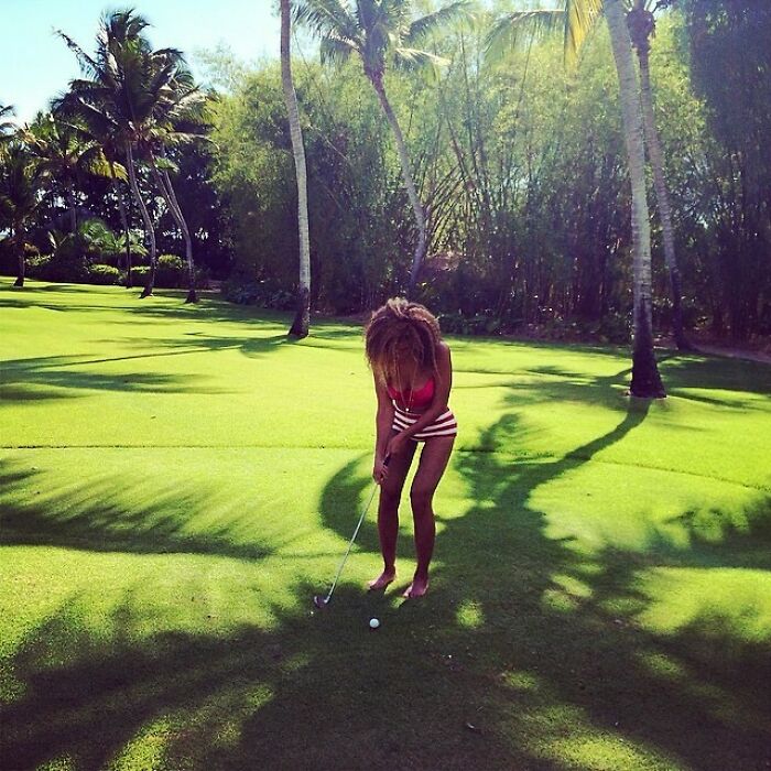 Beyonce in a bikini plays golf, a potential Photoshop Fail that exposed celebrities.