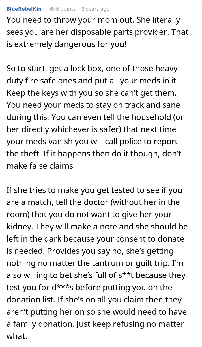 A Reddit comment advising someone to throw their toxic mom out, highlighting her neglect and kidney assumption.