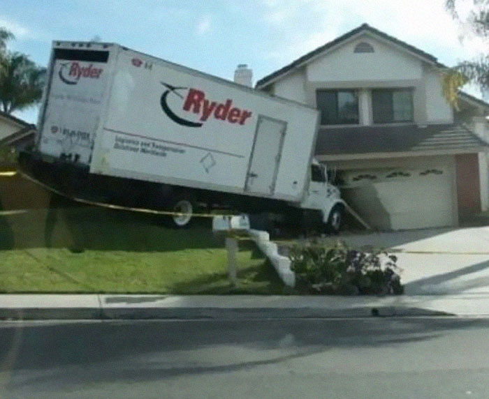 Ryder moving truck crashed into driveway in moving fails accident