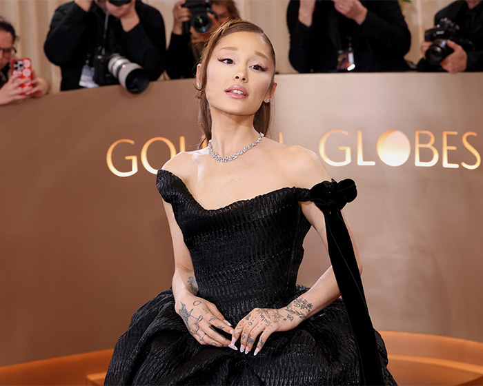 Ariana Grande on the red carpet, a concerning detail noted in the photo.