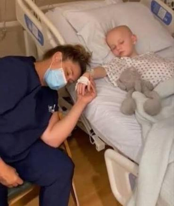Nurse Stayed After Her Shift To Hold A Scared 6-Year-Old Cancer Patient’s Hand Until He Fell Asleep