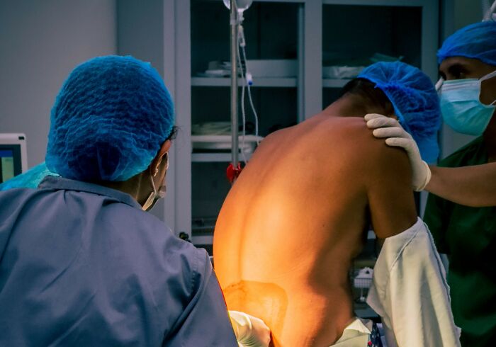 Anesthesiologists Spill The Tea On 75 Of The Most Bizarre Things People Said Under Medication