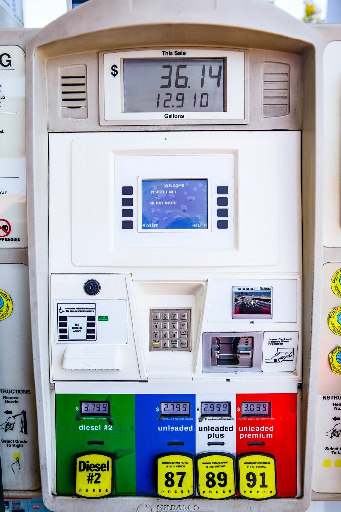 Stranger At A Perth Gas Station Quietly Paid For A Woman’s Fuel After Her Card Was Declined