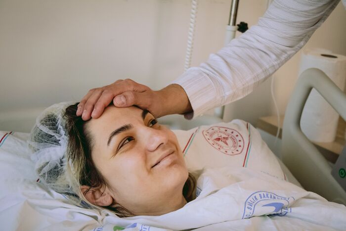 Anesthesiologists Spill The Tea On 75 Of The Most Bizarre Things People Said Under Medication