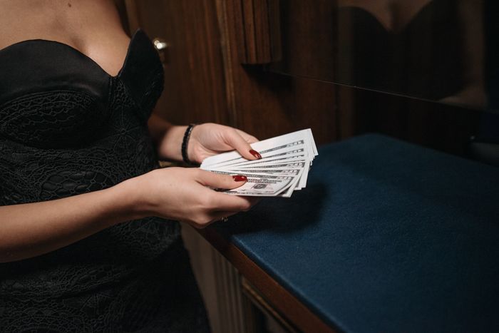 Guy Can't Handle Being With Girlfriend's Rich Family Who Thinks He's A Complete Loser