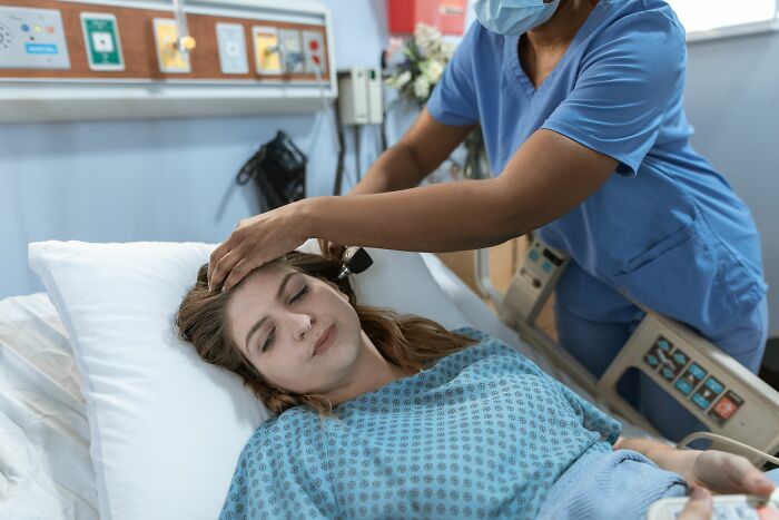 Anesthesiologists Spill The Tea On 75 Of The Most Bizarre Things People Said Under Medication