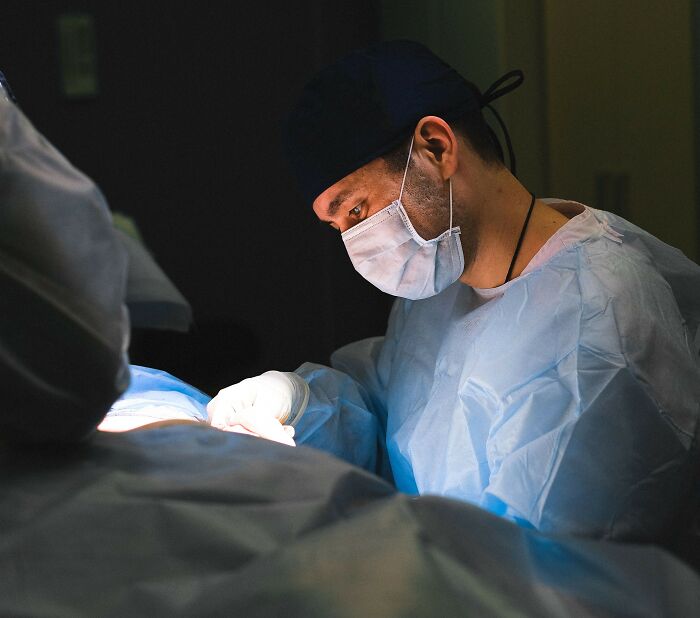 Anesthesiologists Spill The Tea On 75 Of The Most Bizarre Things People Said Under Medication