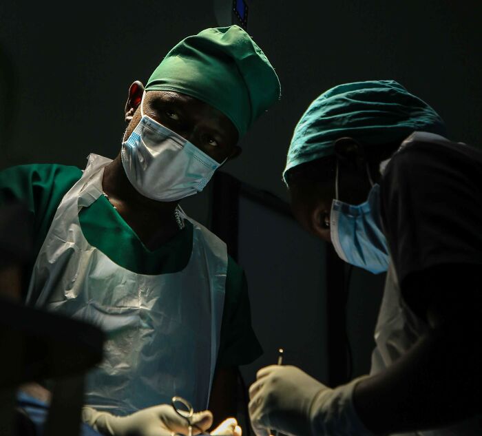 Anesthesiologists Spill The Tea On 75 Of The Most Bizarre Things People Said Under Medication