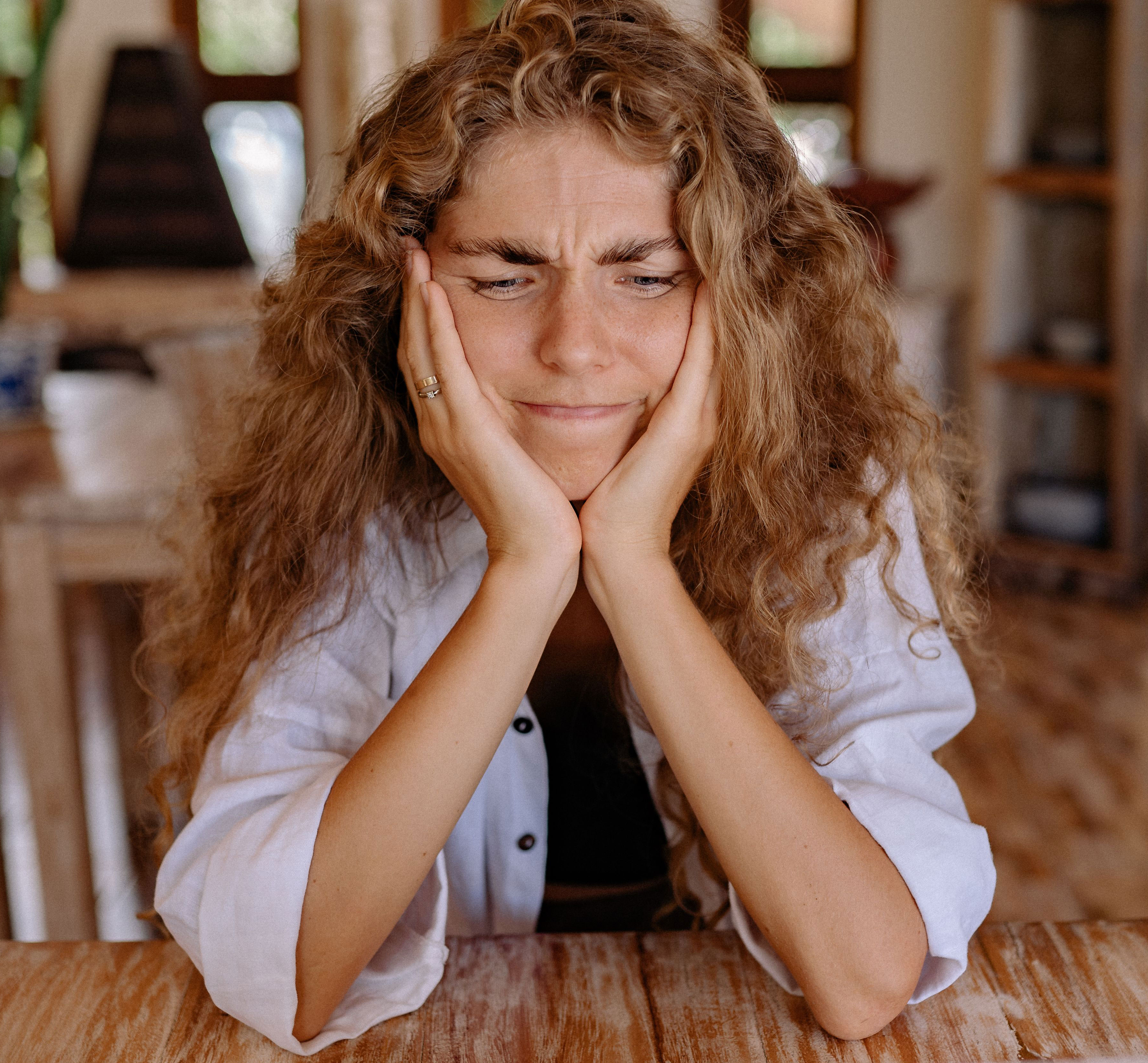 Guy Shares His Girlfriend's Weird Quirk, Doesn't Know If He Can Get Over It