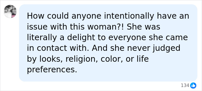 A social media comment expressing how could anyone intentionally disrespect Dolly Parton, reflecting furious fans. A social media comment expressing how could anyone intentionally disrespect Dolly Parton, reflecting furious fans.