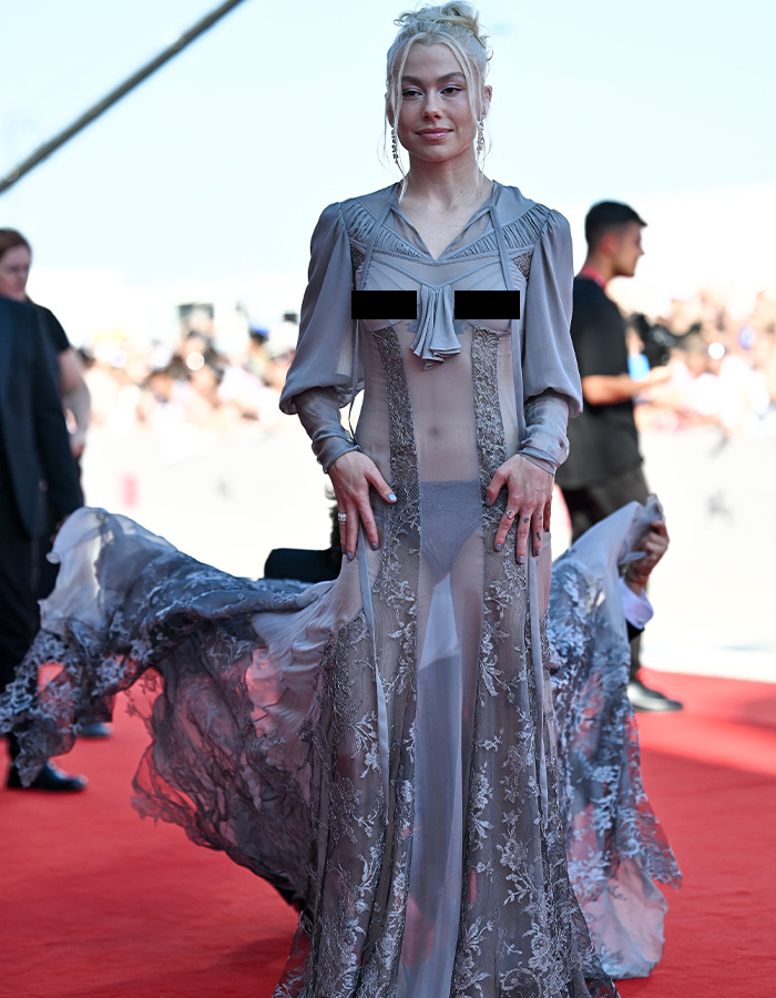Phoebe Bridgers' visible leg hair sparks emotional fan reaction, highlighting a significant moment. Phoebe Bridgers' visible leg hair sparks emotional fan reaction, highlighting a significant moment.
