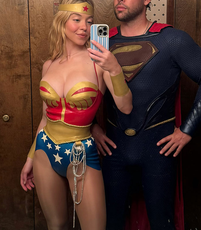 Sydney Sweeney dressed as Wonder Woman next to a man in a Superman costume, with netizens zooming in on mysterious marks on her rib and stomach. Sydney Sweeney dressed as Wonder Woman next to a man in a Superman costume, with netizens zooming in on mysterious marks on her rib and stomach.