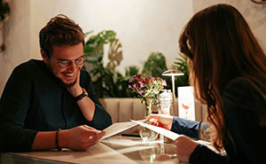 “Okay Girls, I Need Your Most Unserious Dating Red Flag. Not Cheating. Not Lying” (66 Answers)