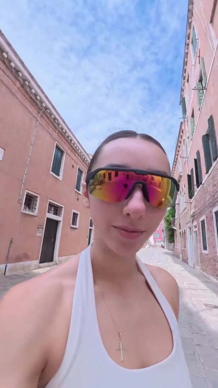 American Man Runs Shirtless Through Venice, Gets A Lesson In Local Laws He Never Knew Existed American Man Runs Shirtless Through Venice, Gets A Lesson In Local Laws He Never Knew Existed