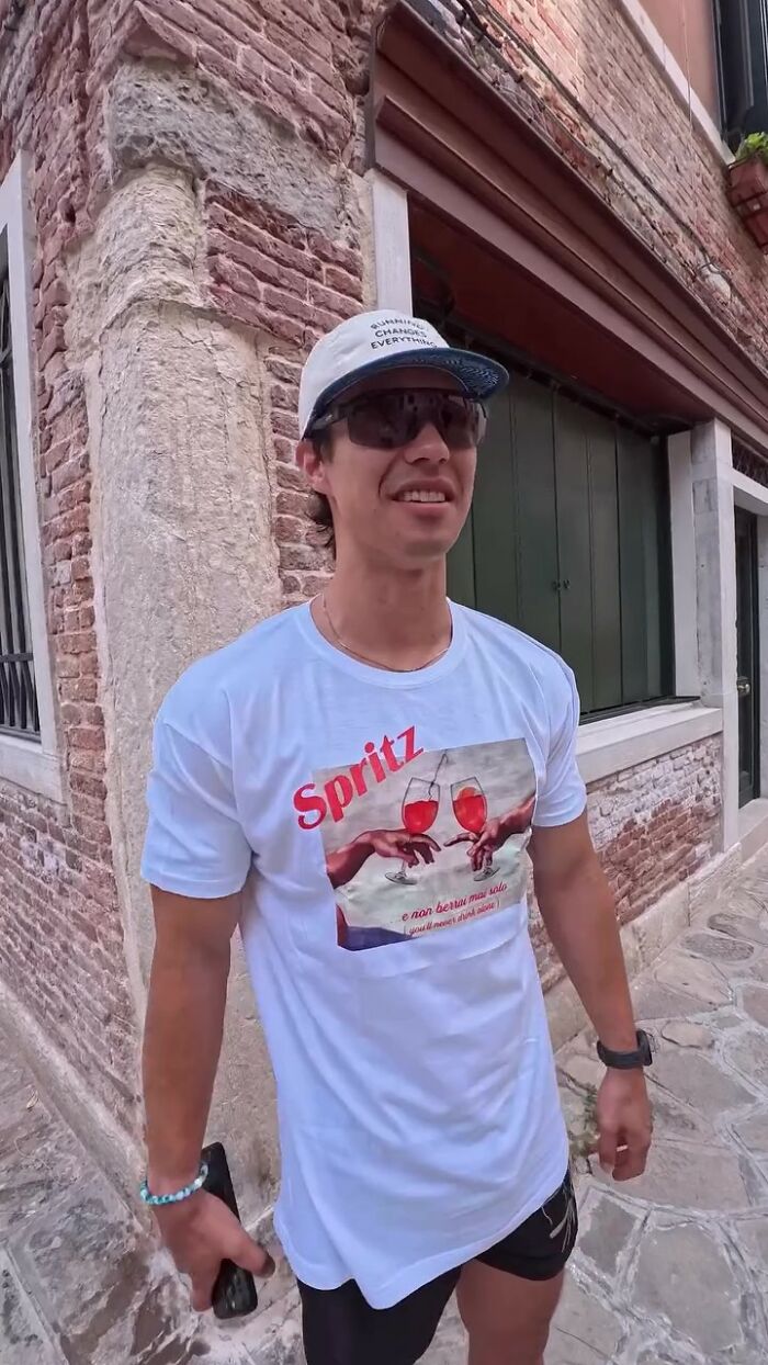 American Man Runs Shirtless Through Venice, Gets A Lesson In Local Laws He Never Knew Existed American Man Runs Shirtless Through Venice, Gets A Lesson In Local Laws He Never Knew Existed