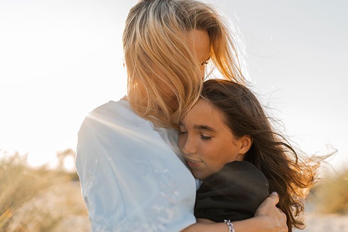 Wife Tells Guy To Cut Ties With Toxic Mom Who Doesn't Accept His Gay Kid, He Falls Into Mom's Trap Wife Tells Guy To Cut Ties With Toxic Mom Who Doesn't Accept His Gay Kid, He Falls Into Mom's Trap
