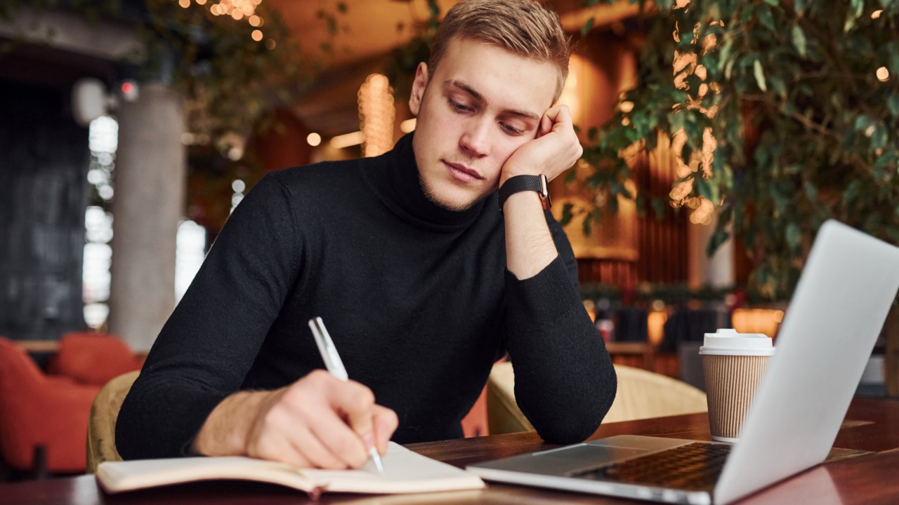 Woman Reads Boyfriend’s Novel, Realizes Something That Forever Changes The Way She Feels About Him