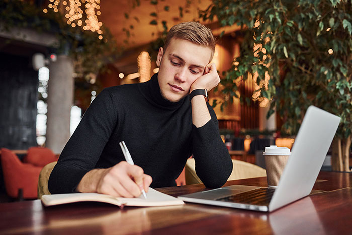 Woman Reads Boyfriend's Novel, Realizes Something That Forever Changes The Way She Feels About Him Woman Reads Boyfriend's Novel, Realizes Something That Forever Changes The Way She Feels About Him