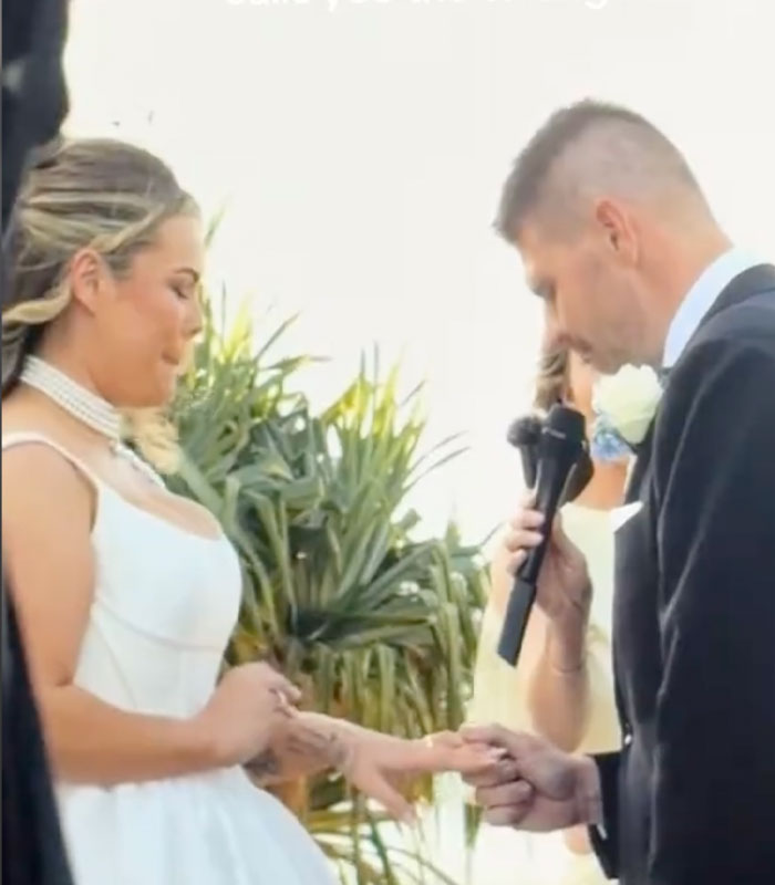 "I'd Have Cancelled The Wedding": Groom Hit With Furious Backlash After Mortifying Ceremony Blunder "I'd Have Cancelled The Wedding": Groom Hit With Furious Backlash After Mortifying Ceremony Blunder