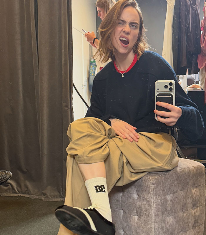 Billie Eilish winks in a selfie showing her casual style and slimmed down figure Billie Eilish winks in a selfie showing her casual style and slimmed down figure