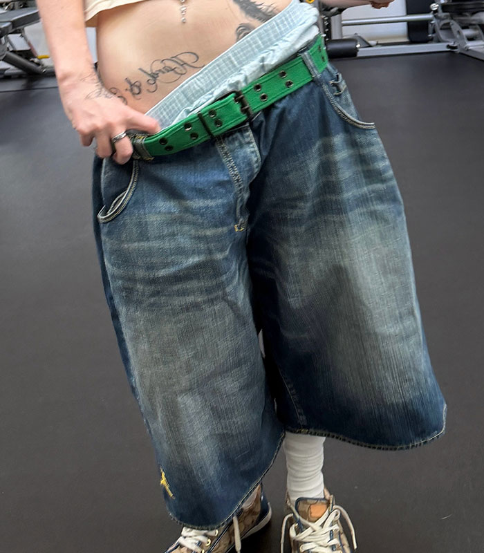 Billie Eilish shows off her slimmed down figure in oversized blue denim shorts at the gym Billie Eilish shows off her slimmed down figure in oversized blue denim shorts at the gym