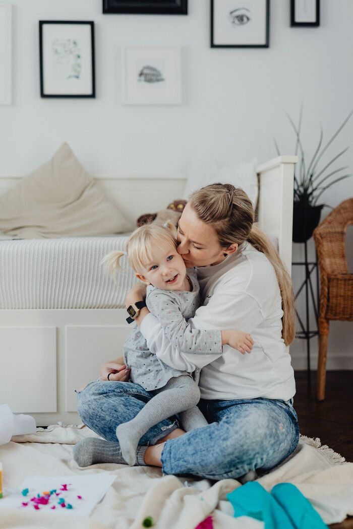 A mother embracing her young daughter, reflecting unexpected moments that lead people to choose divorce.