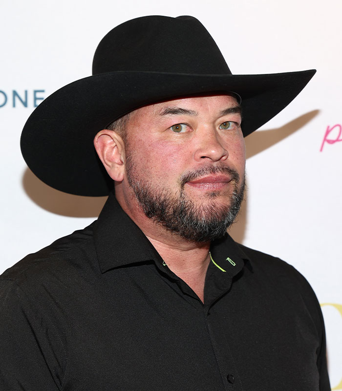 Jon Gosselin wearing a black cowboy hat and black shirt. Jon Gosselin wearing a black cowboy hat and black shirt.