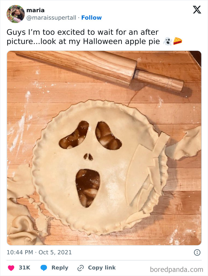 A Ghostface shaped pie crust representing hilarious Halloween tweets.