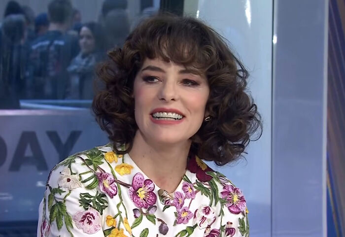 Parker Posey Leaves Show Host Begging For Help After Awkward Interview Takes Unexpected Turn On Live TV