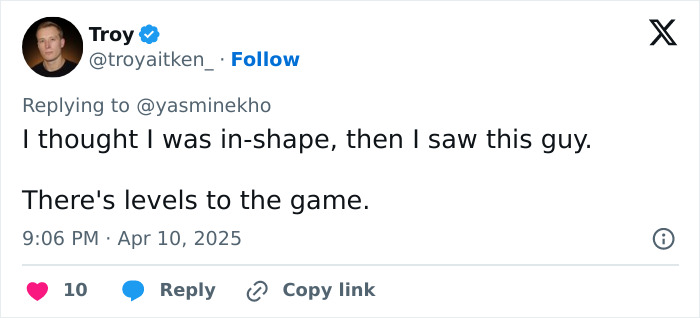 A tweet praising an extreme swimmer and discussing physical fitness levels. A tweet praising an extreme swimmer and discussing physical fitness levels.