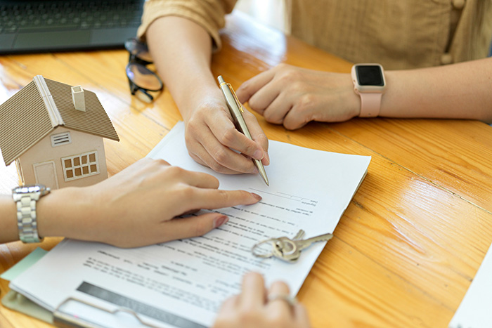 Couple Buys New House And Plans To Hand Over Lease To Friends, MIL Steps In And Ruins Everything Couple Buys New House And Plans To Hand Over Lease To Friends, MIL Steps In And Ruins Everything