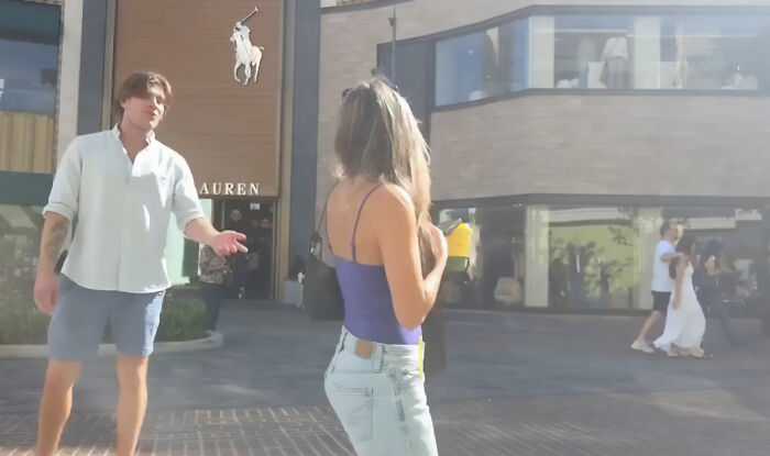 LA women warning: manosphere adherent confronts woman in public shopping area.