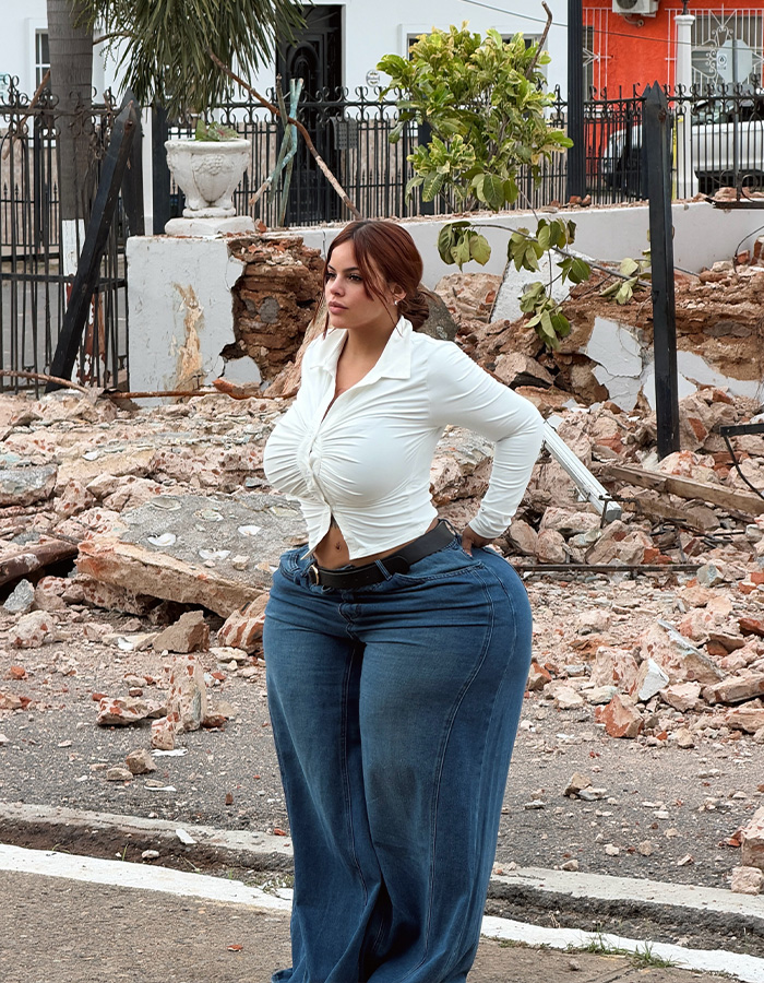 Plus-Size Model Who Gained Fame Because She Couldn't Fit In Plane Seats Reignites Controversy With Earthquake Photos Plus-Size Model Who Gained Fame Because She Couldn't Fit In Plane Seats Reignites Controversy With Earthquake Photos