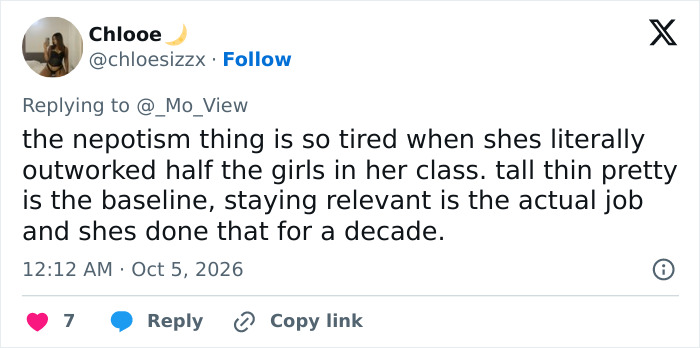 A tweet by Chlooe defending Gigi Hadid's work ethic against nepotism accusations. A tweet by Chlooe defending Gigi Hadid's work ethic against nepotism accusations.