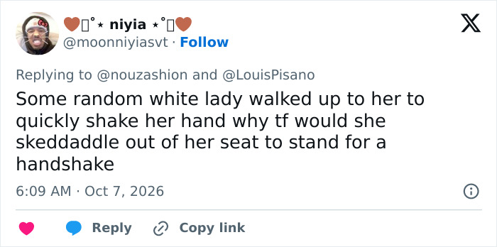 A tweet explaining the handshake interaction involving Zendaya at Paris Fashion Week. A tweet explaining the handshake interaction involving Zendaya at Paris Fashion Week.